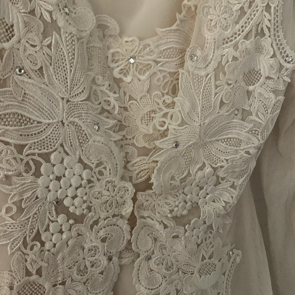 Beautiful Vintage, 3 piece Wedding Suite. - Picture 5 of 10